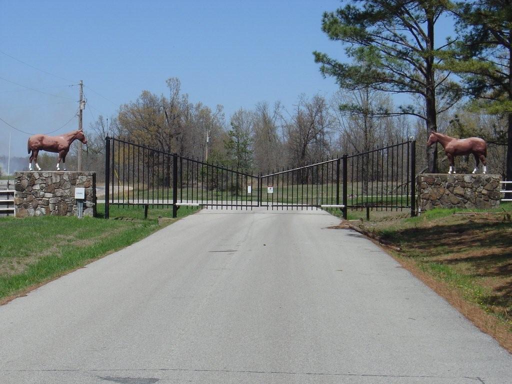 Land for Sale in Koshkonong, Missouri — 3,220.00        AC — $3,900,000.00