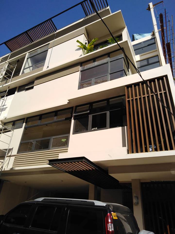 Town Home for Sale in Manila — 167.60          SM — PHP $57,880,000.00