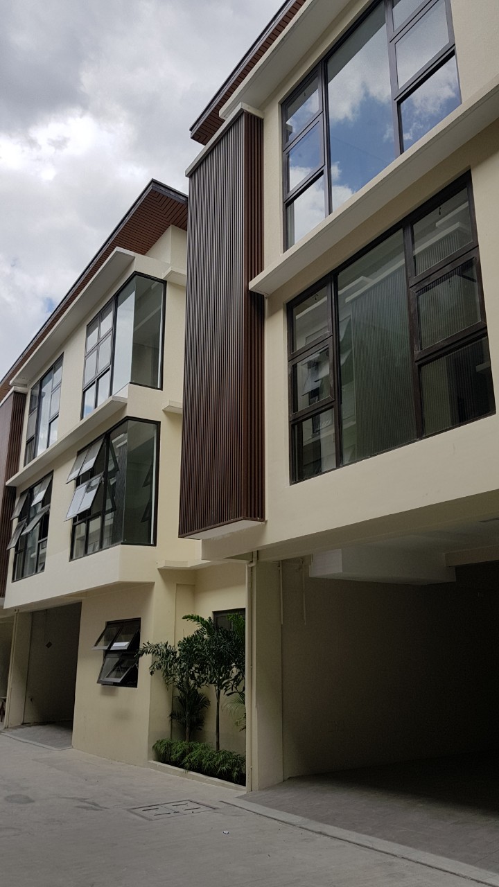 Town Home for Sale in Manila — 89.44           SM — PHP $19,610,000.00