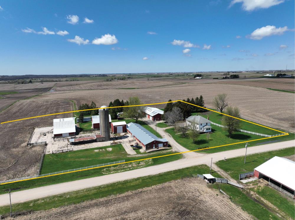 Single Family Home for Sale in Coggon, Iowa — 5.26            AC — $439,500.00