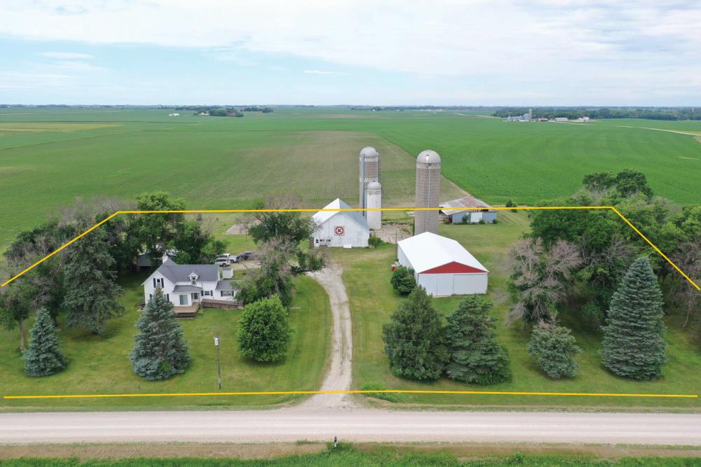 Single Family Home for Sale in Humboldt, Iowa — 5.25            AC