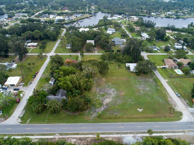 Land in Ruskin