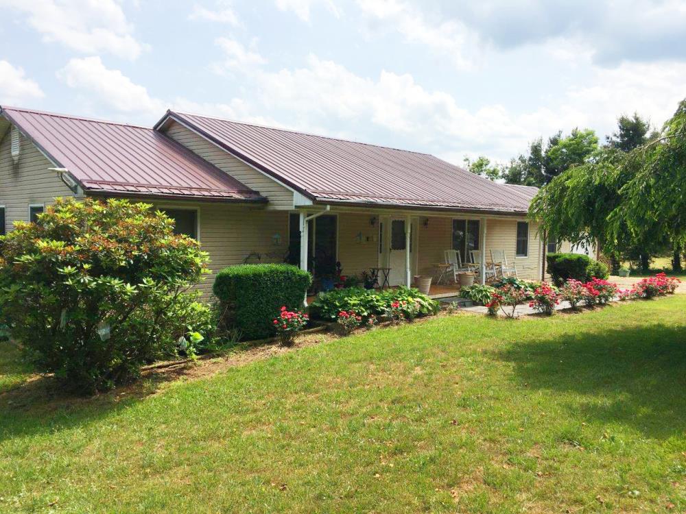 Single Family Home in Floyd