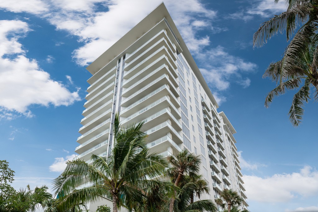 Condo in RIVIERA BEACH