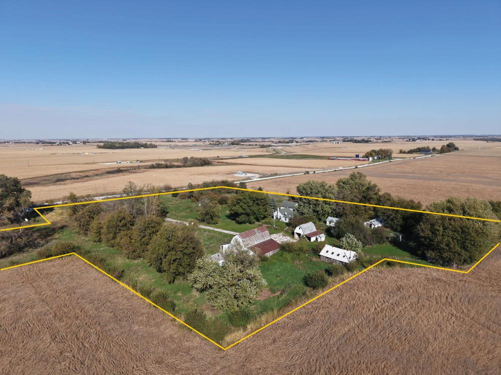 Single Family Home in Adel